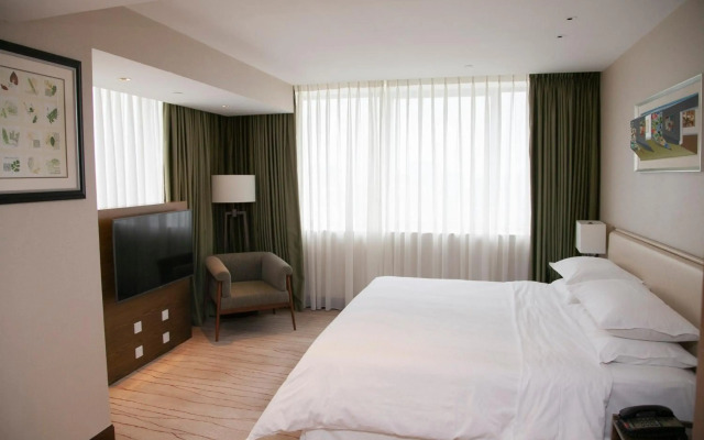 Four Points by Sheraton Shanghai, Daning