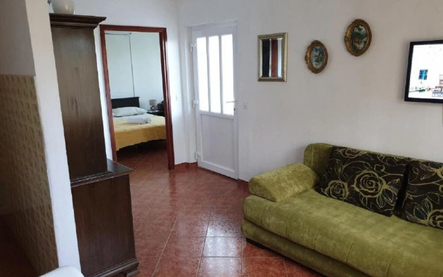 Nina - Free Private Parking - A4