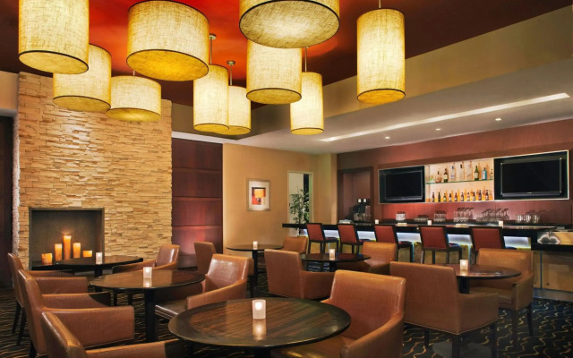Courtyard by Marriott Los Angeles - Sherman Oaks