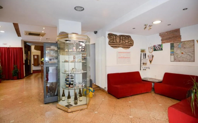 Hotel Mantegna Stazione , Mantegna Hotels