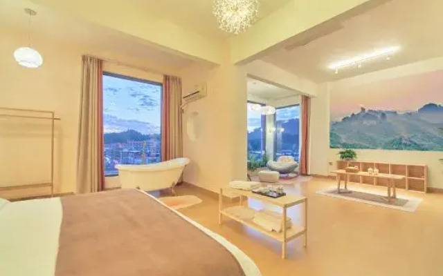 Danxia Mountain Lingfeng Mountain Residence Inn
