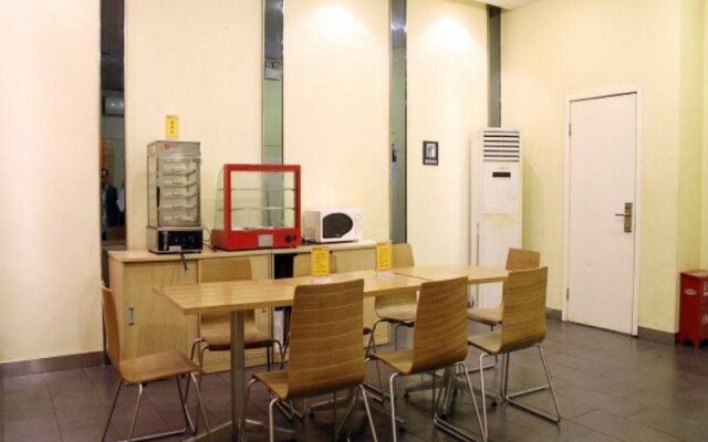 7 Days Inn Xian University of Communications Xingqing Park Branch