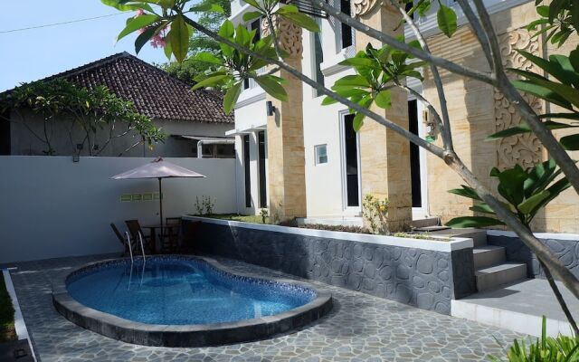 Villa Jogja Grand Bale with Private Pool by Simply Homy