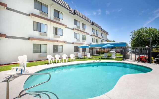 Days Inn by Wyndham Woodland