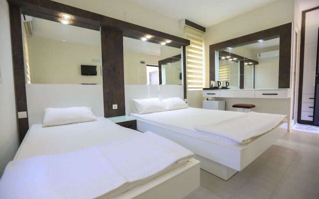 Otel Albos