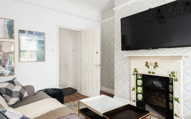 The Emmanuel Orchard - Central 4BDR Home with Parking