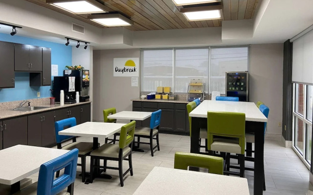 Days Inn & Suites Ridgeland