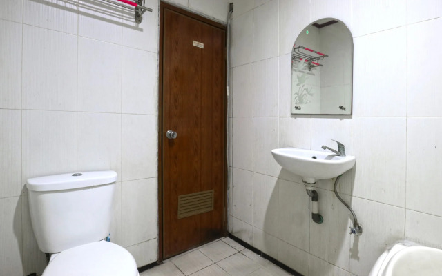 King Stone Hotel by ZUZU