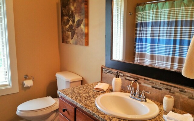 Silver Beach Lakeside Suite - One Bedroom Apartment