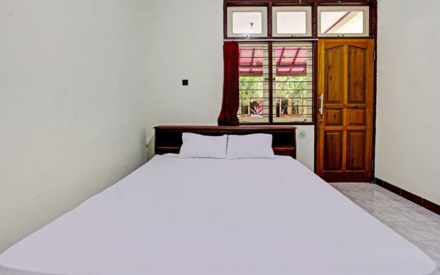 OYO 92710 Losmen Tjabe Merah