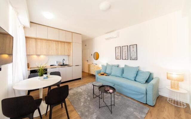Central Seaside Residence