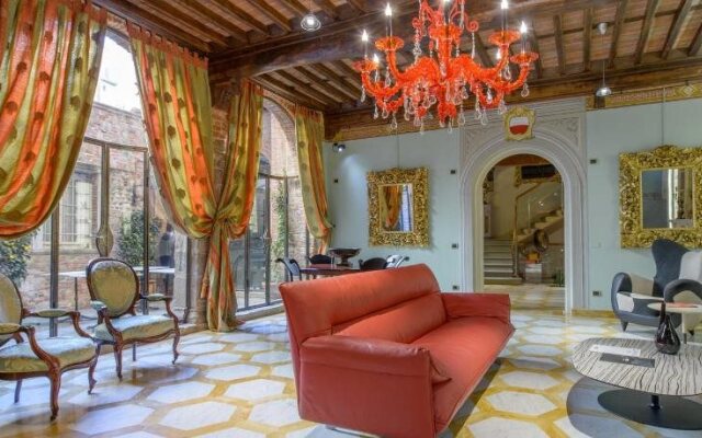 15 Santori Luxury Home