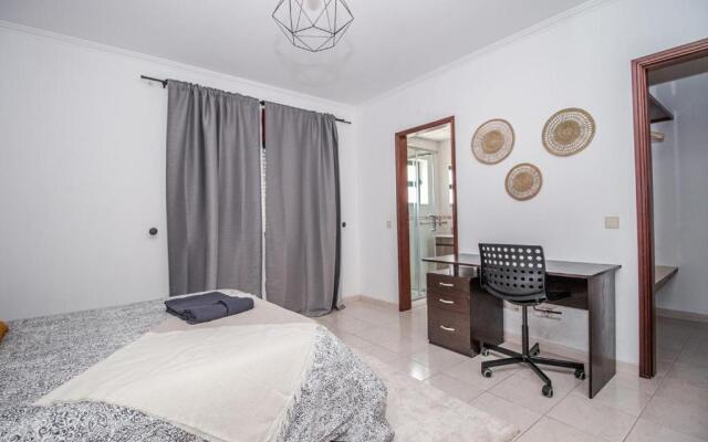 Charming Private Rooms in an Apartment A2 Penha - Faro