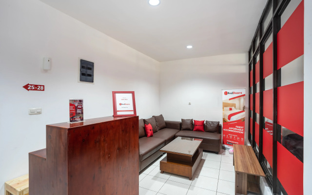 RedDoorz near Eka Hospital BSD City