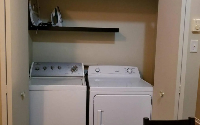 Sweet 2-Bedroom Penthouse Apartment by Amazing Property Rentals