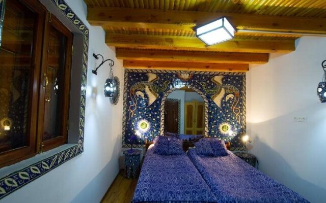 Bibi-Khanym Hotel