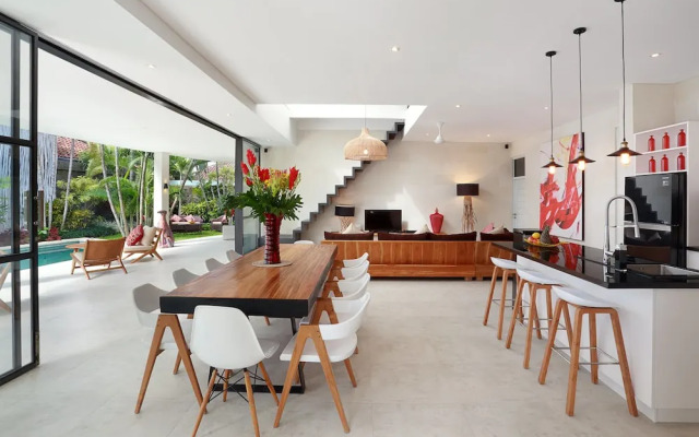 Seminyak White Design Villa