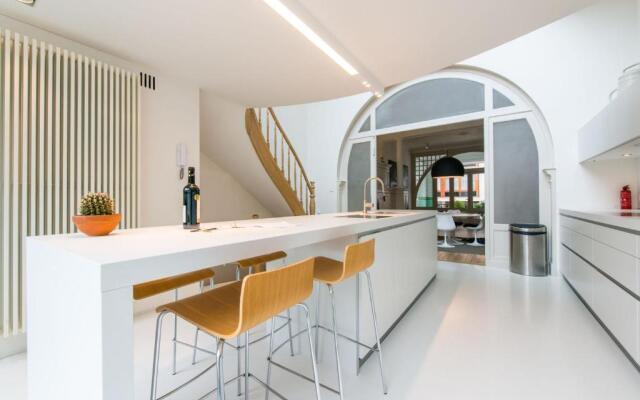 Spacious Belle Epoque House with free parking
