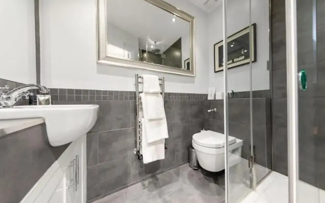 Modern London Nell Gwynn House Apartment
