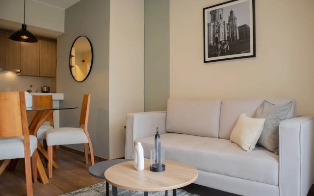 w Modern 2BR w Scenic Balcony Close to Kennedy Park