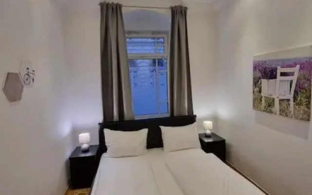 Sissi Royal Suite - Inner City 4 bedroom apartment