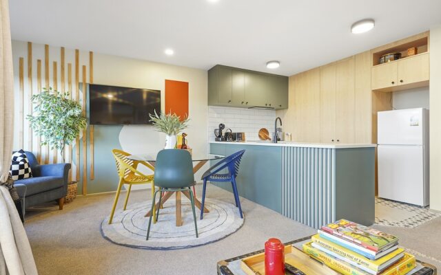 Super Chic Apt nr Albany Mall - Carpark
