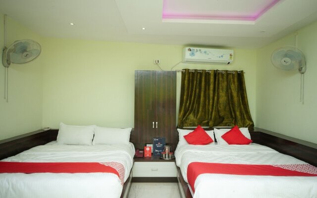 OYO 27032 Sri Kumaran Residency