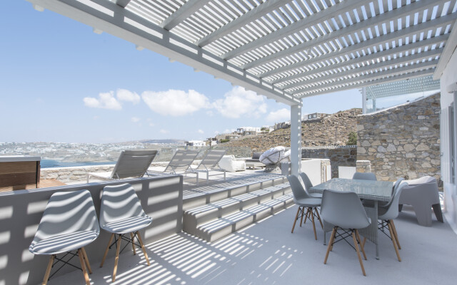 Luxury House with Private Jacuzzi 2A