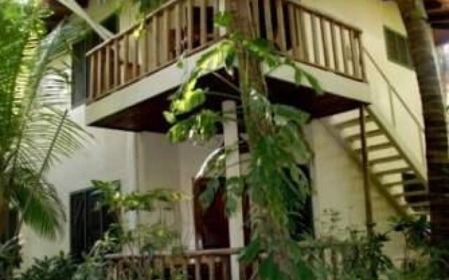 Harbor Reef Beach & Surf Resort