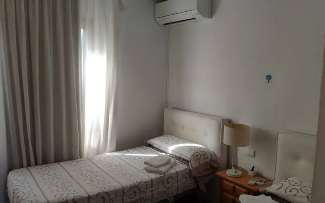 Lovely 2 Bedroom Apartment With Pool