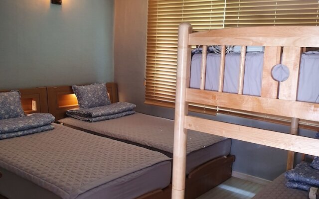 Mokpo Magiclamp Guesthouse