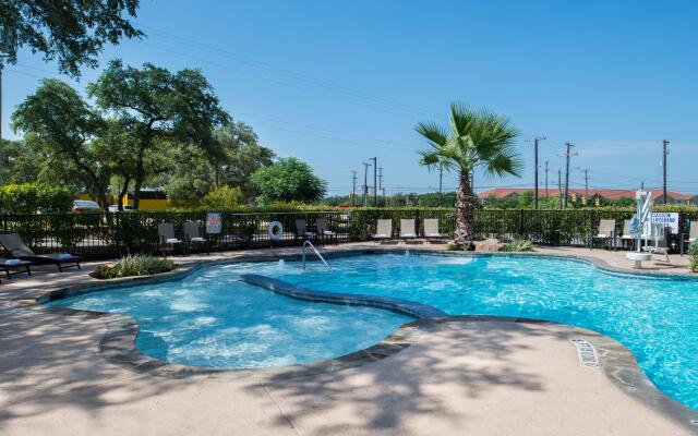 Holiday Inn Express & Suites San Antonio Medical-Six Flags, an IHG Hotel