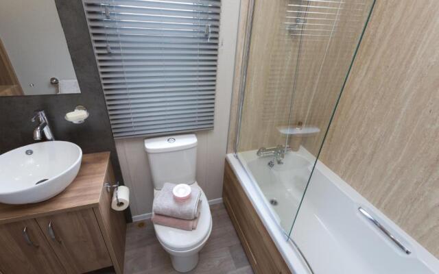 4 Berth Luxury Mini Lodge