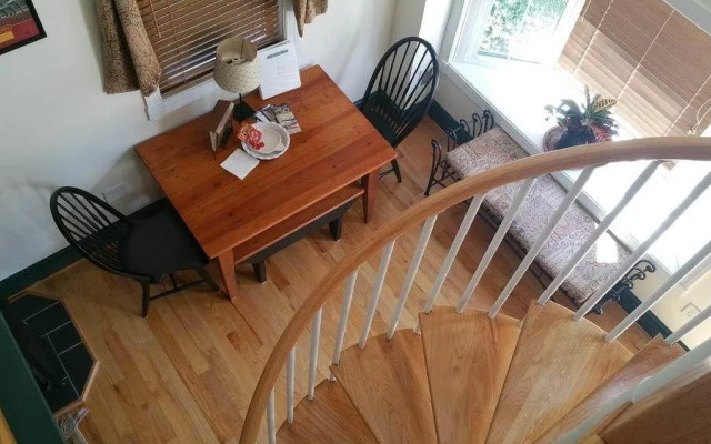 Colonial Beach Plaza Bed & Breakfast