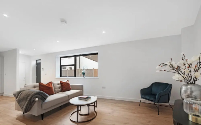 Guest Ready - Oak Crescent City House, London, E14