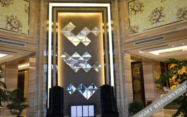 Tianlun Huangchao International Hotel(Chibi North Railway Station)