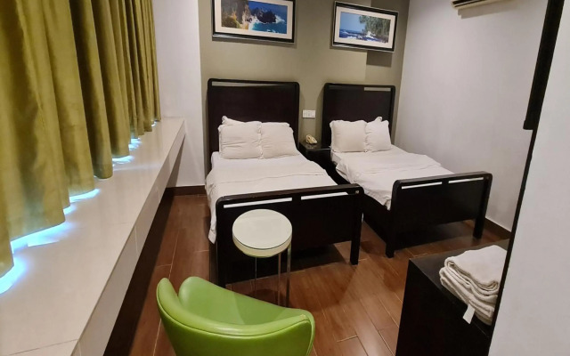 Hotel O Crossroads Hotel