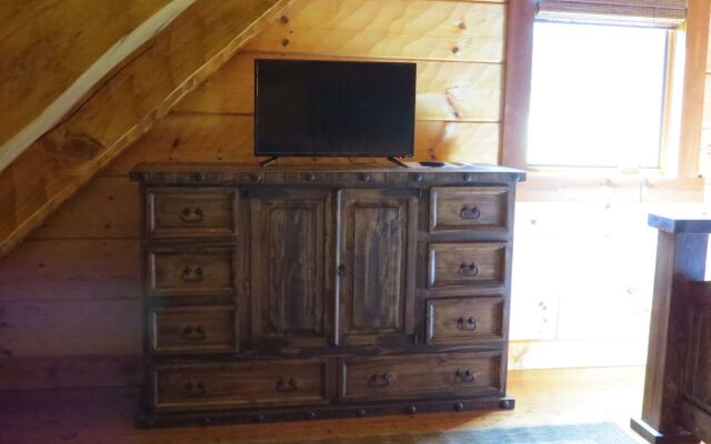 Southern Comfort Lakeside Cabin Resort