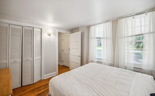 Cozy Home Best Location In Town On 7 Private Acres 2 Bedroom Cottage by Redawning