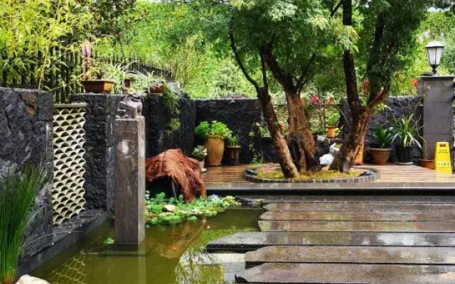 Dongshan No.92 Hot Spring Courtyard