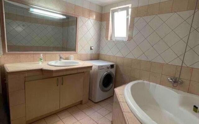 Spacious Apartment Nearby the Sea - 3 Bedrooms