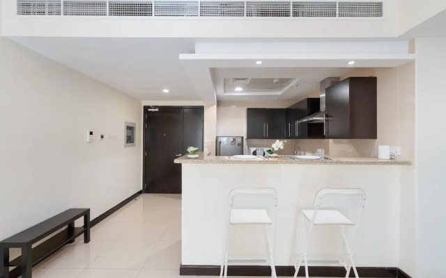 Whitesage - Gorgeous Apartment in JLT Near the Metro Station