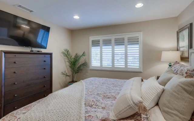 Beautiful Backyard Oasis 5 bedroom 3 Bathroom Home