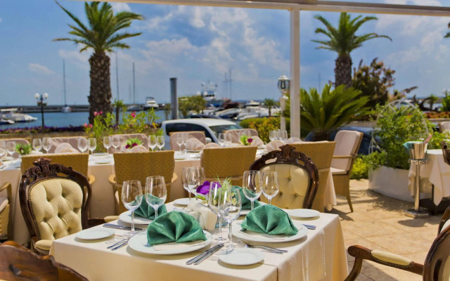 Hotel Palace Marina Dinevi