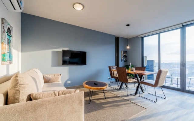 w Exceptional 1BR With Balcony in Casco View