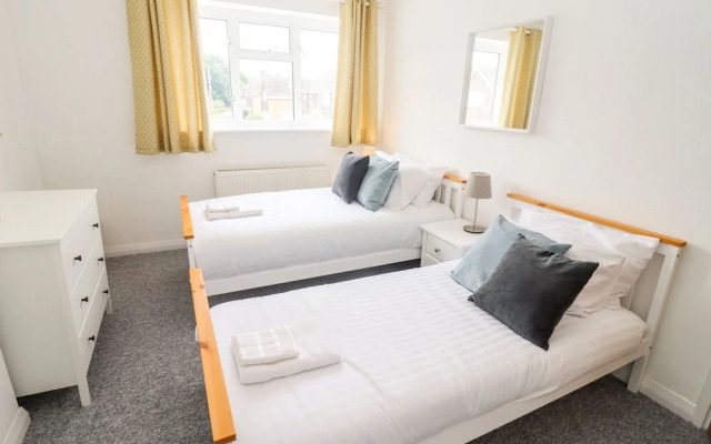 17 Sands Close