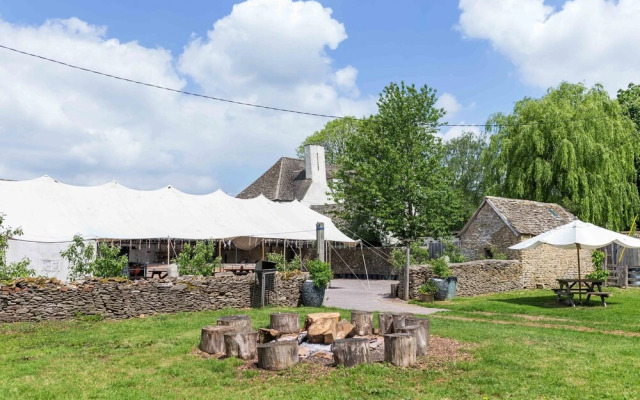 The Holford Arms - Campground