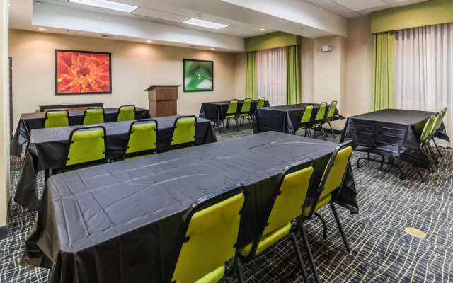 Holiday Inn Express & Suites Vinita by IHG