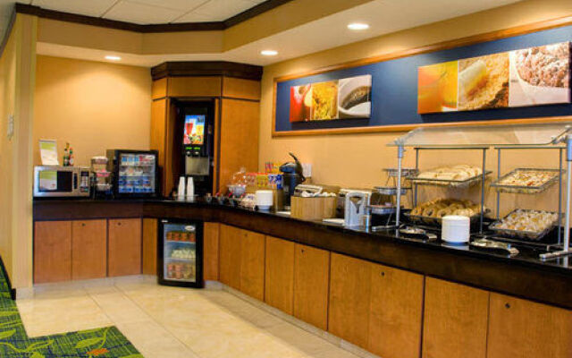 Fairfield Inn & Suites Madison East