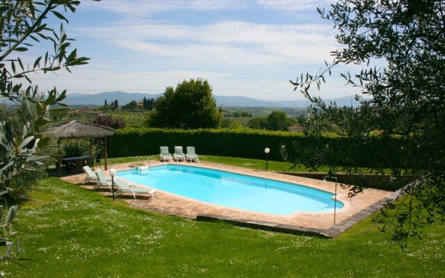 Wonderful private villa with WIFI, private pool, TV, pets allowed and parking, close to Arezzo